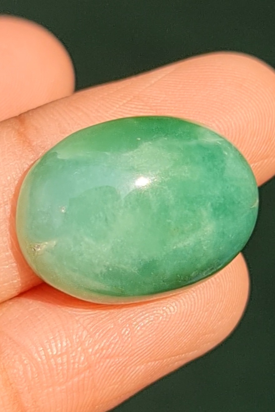 หยกพม่าเจียรนัย (Burmese jade ) 23.59 กะรัต หยกพม่า (jadeite)