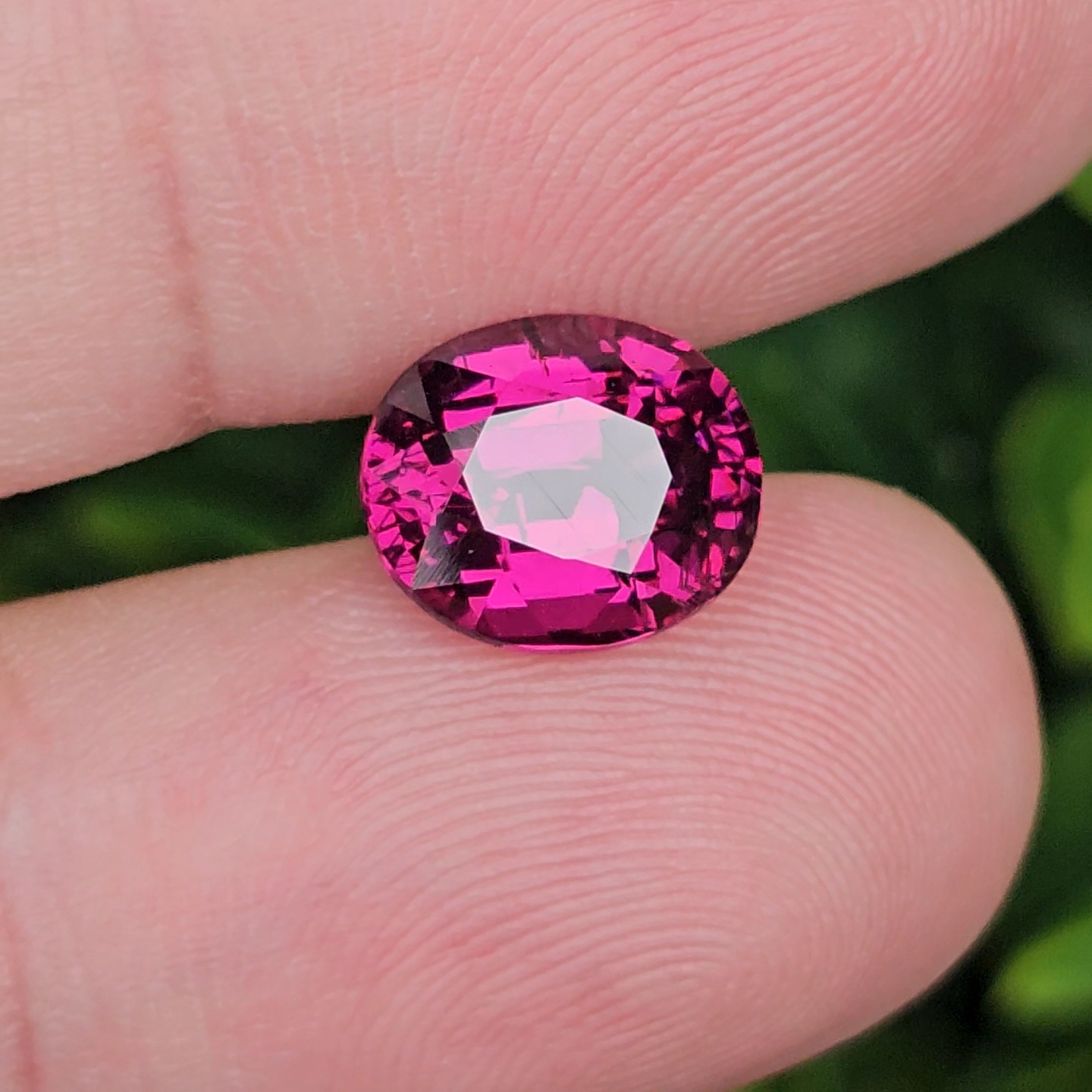พลอย โรโดไลต์ กาเน็ท Rhodolite Garnet 4.50 กะรัต Cts.พลอยแท้ อัญมณีมงคลประจําวันเกิด เครื่องประดับพลอย