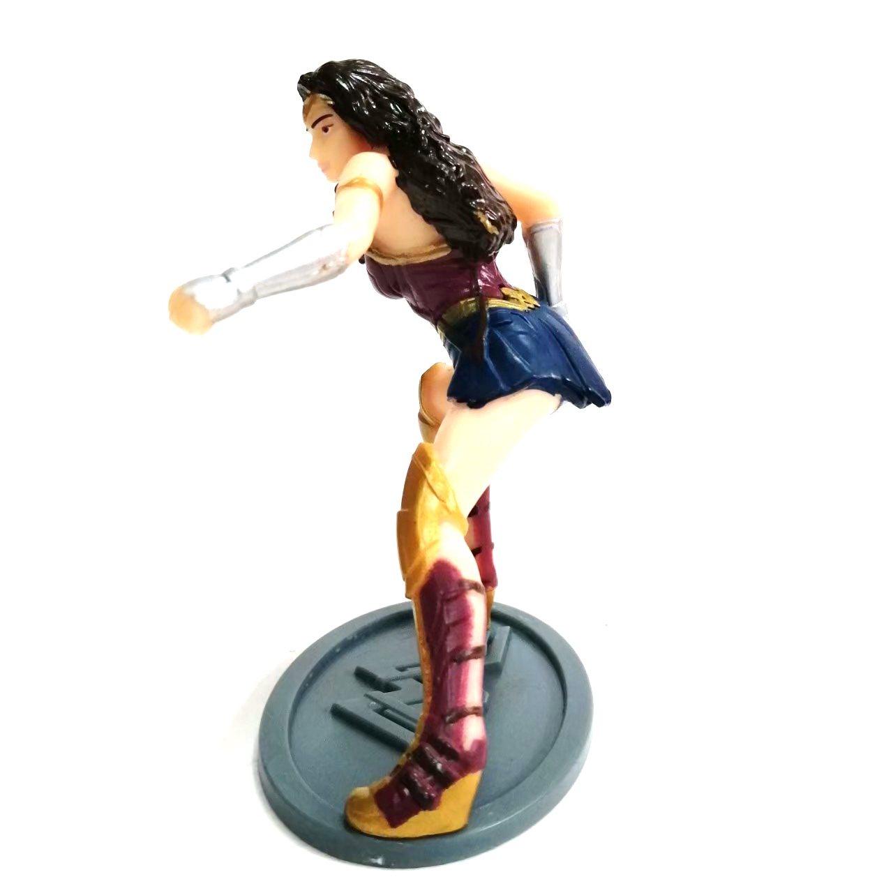 ขนาด 5 นิ้ว ฟิกเกอร์ยางตันวันเดอร์วูเม่นพรีเมี่ยมเบอร์เกอร์คิง มีฐานไม่พบบ่อย มือสองมีรอยบ้างของมีตามภาพ ไม่หัก ไม่กาว มีรอยบ้าง