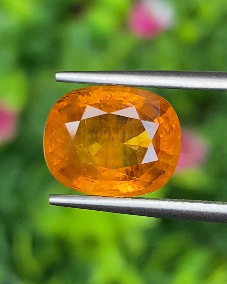 พลอย บุษราคัม Yellow Sapphire 5.08 กะรัต (Cts.) พลอยแท้ อัญมณีมงคลประจําวันเกิด เครื่องประดับพลอย