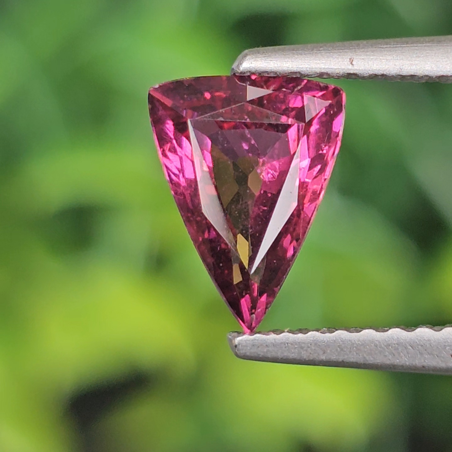 พลอย อุมบาไลต์ การ์เน็ต Umbalite Garnet 1.10 กะรัต (Cts.) ดิบ Unheated ลอยแท้ อัญมณีมงคลประจําวันเกิด เครื่องประดับพลอย