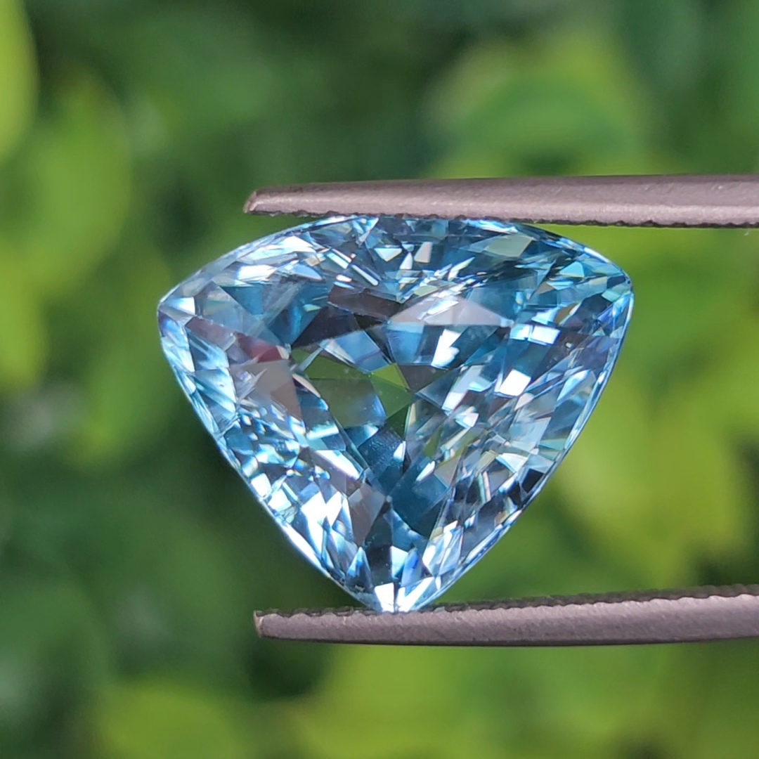 พลอย เพทาย Natural Zircon 11.26 กะรัต (Cts.) พลอยแท้ อัญมณีมงคลประจําวันเกิด เครื่องประดับพลอย