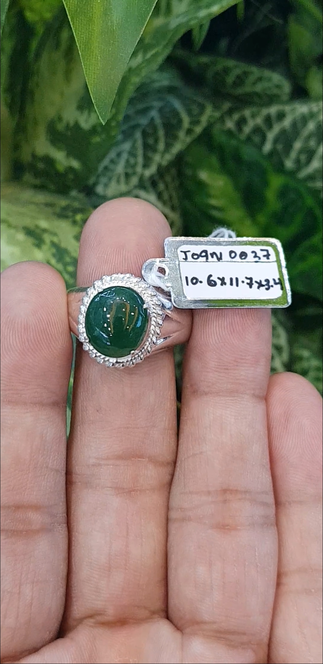 หยก พม่า แท้ Jade แหวนหยก 翡翠戒指 (Jadeite ring) 3.42 กะรัต (Cts.) (Size) 61 ดิบ ไม่ผ่านการปรับปรุง (Type A) พม่า (Myanmar)