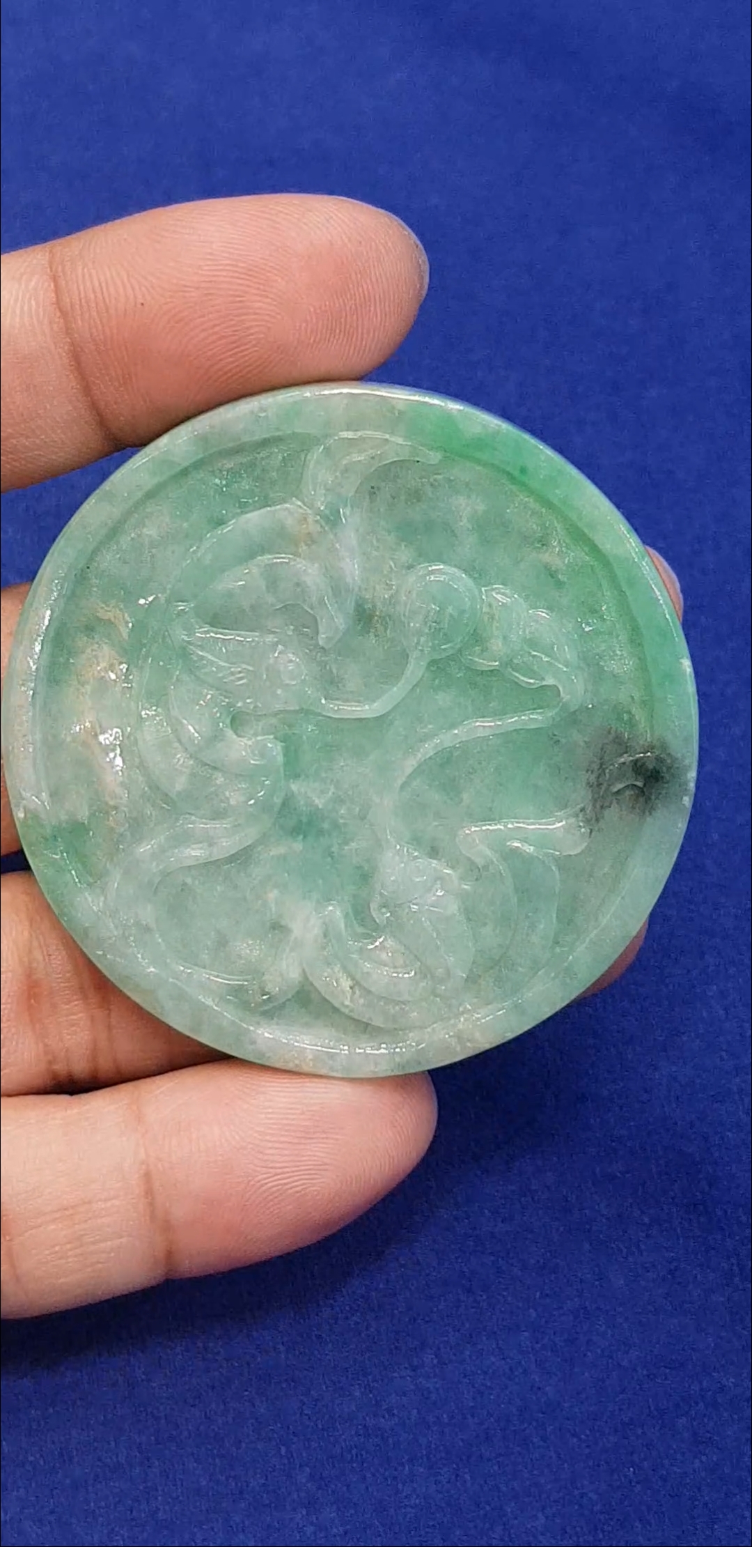 หยก พม่า แท้ Jade จี้หยก 3 สี แกะสลักรูปพญาเสือ (jadeite) ดิบ ไม่ผ่านการปรับปรุง (Type A) พม่า (Myanmar)