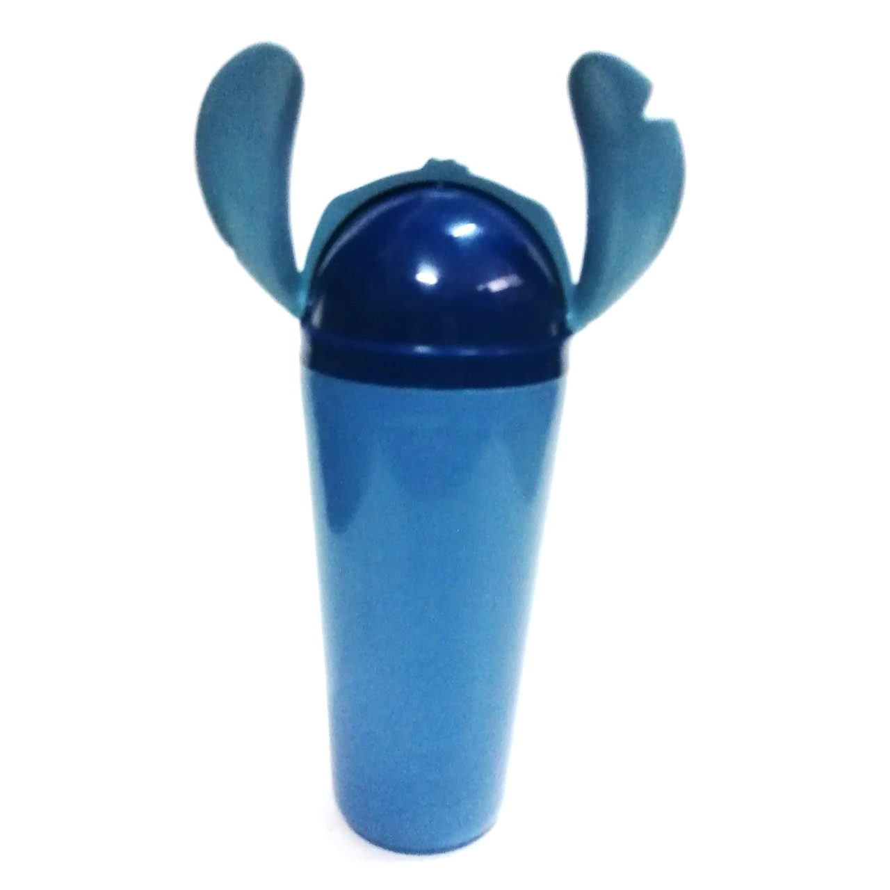 ของสะสมสติ๊ชสีน้ำเงิน เป็นฝาแก้วน้ำพลาสติกสีน้ำเงิน ลายสติซ จาก Lelo and Stitch งานสะสมเก่าจากเซเว่นอีเลฟเว่น ***ลายที่ตัวแก้วมีรอยสีลอกบ้าง