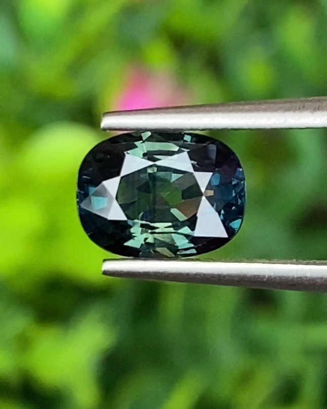 พลอย แซฟไฟร์ 3 สี Tri Color Sapphire 1.97 กะรัต Cts. พลอยแท้ อัญมณีมงคลประจําวันเกิด เครื่องประดับพลอย