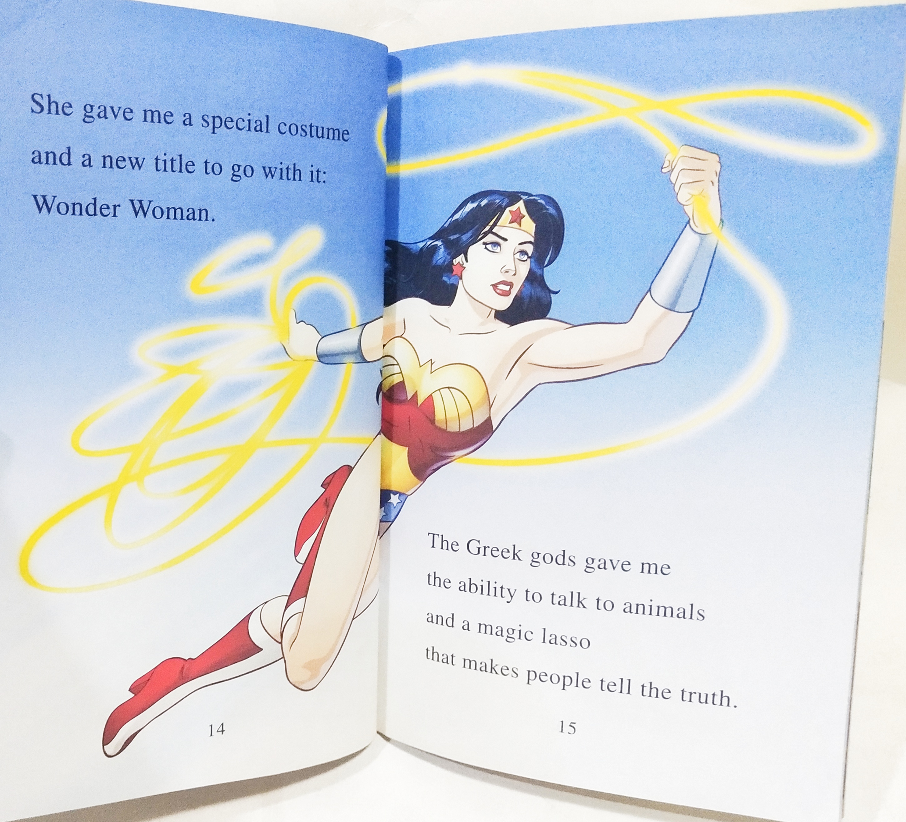 กับวันเดอร์วูแม่นตั้งแต่เริ่มจากเกาะสวรรค์ที่ต้องการต่อสู้กับความอยุติธรรม จนถึงการต่อสู้ร่วมกับ ซุปเปอร์แมนและ แบทแมน วันเดอร์วูแม่น, I am a Wonder Woman 32 หน้า ไม่รวมปก