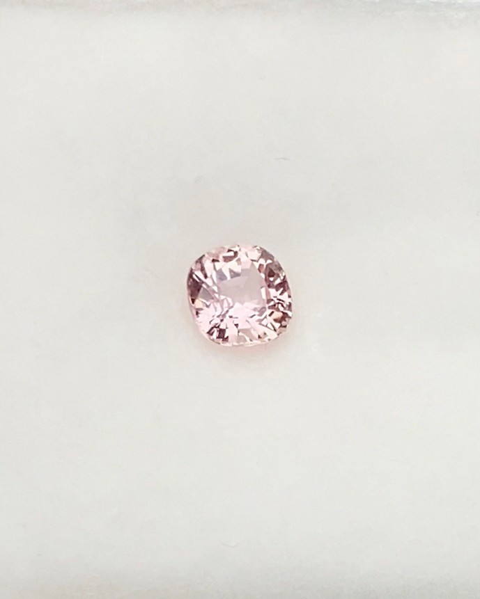 พลอย พัดพารัดชา Padparadscha Sapphire 0.87 กะรัต (Cts.) ดิบ (Unheated) พร้อมใบเซอร์ พลอยแท้ อัญมณีมงคลประจําวันเกิด เครื่องประดับพลอย