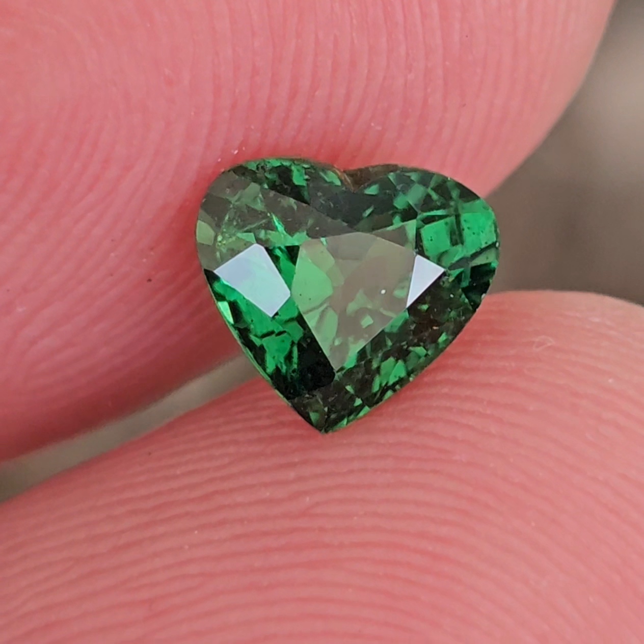 พลอย ซาโวไรท์ Tsavorite Garnet 1.11 กะรัต (Cts.) ดิบ Unheated พร้อมใบเซอร์ อัญมณีมงคลประจําวันเกิด เครื่องประดับพลอย