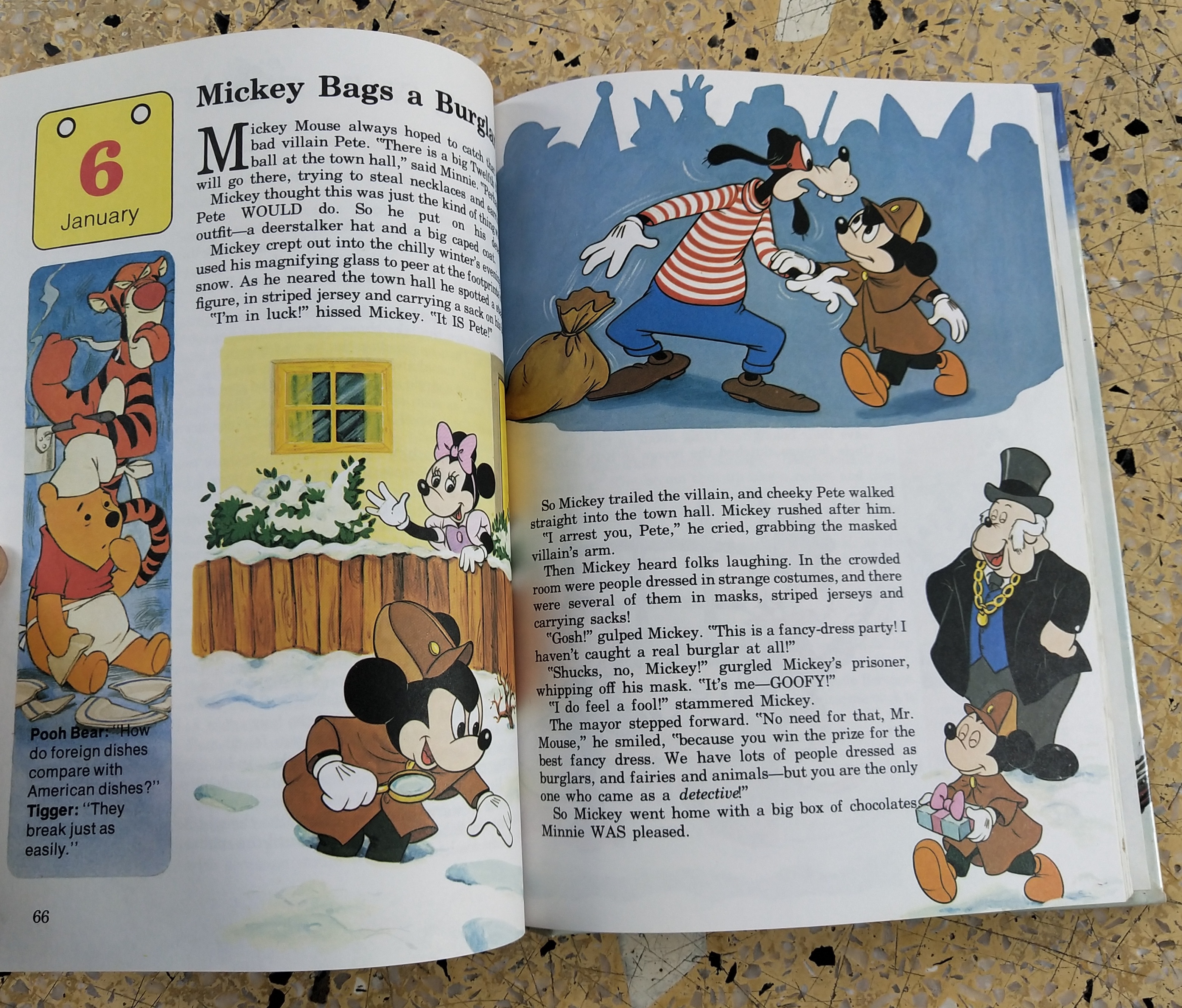 หนังสือภาพการ์ตูนดิสนีย์น่ารัก **หนังสิอเก่า มีตำหนิ โปรดตรวจสอบทุกภาพ ปกแข็ง ฉบับภาษาอังกฤษ เล่าเรื่องราวของทุกวันในฤดูหนาว ผ่านตัวการ์ตูนจากดิสนีย์ Story a Day for every day of the year ,Winter