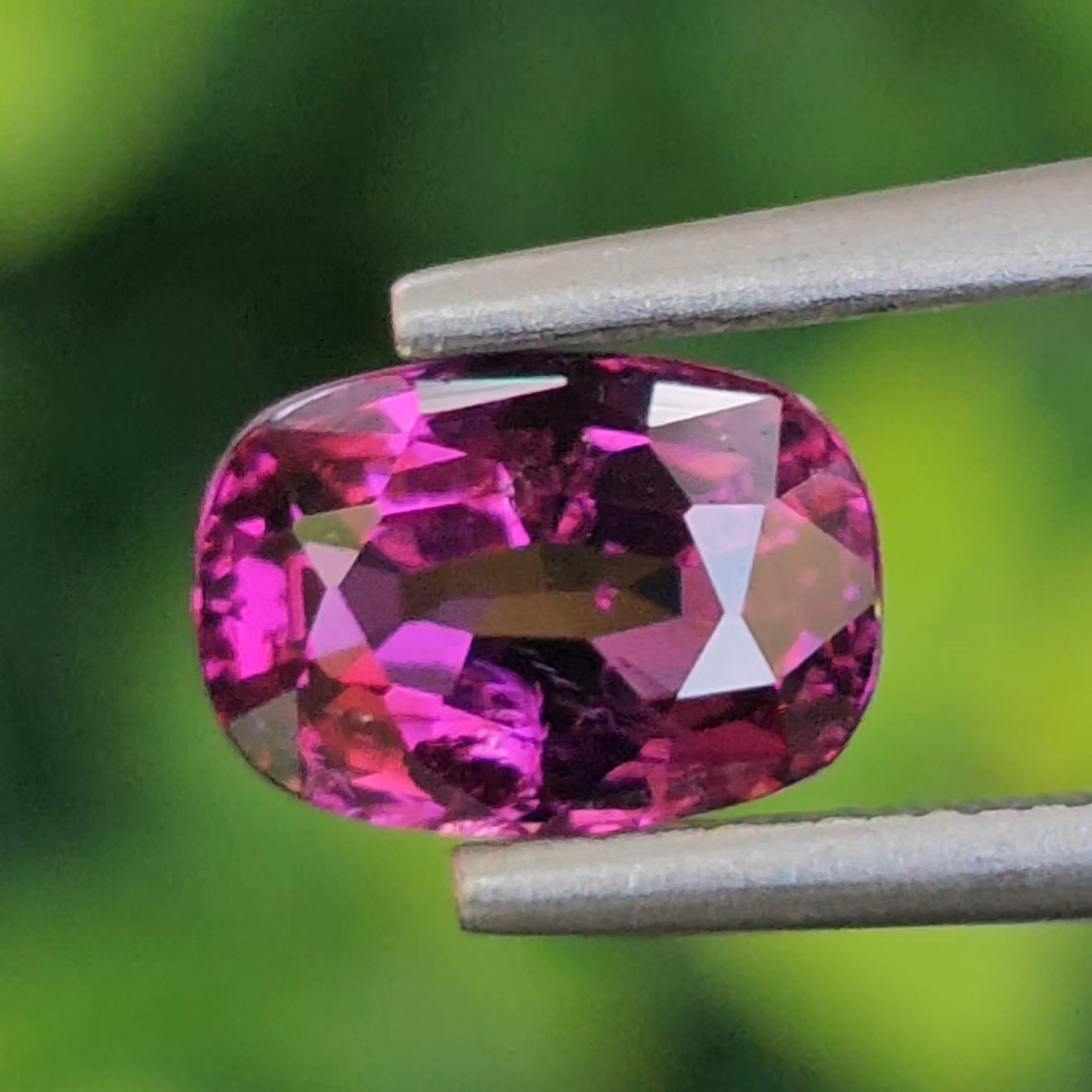 พลอย อุมบาไลต์ การ์เน็ต Umbalite Garnet 1.43 กะรัต (Cts.) ดิบ Unheated ลอยแท้ อัญมณีมงคลประจําวันเกิด เครื่องประดับพลอย