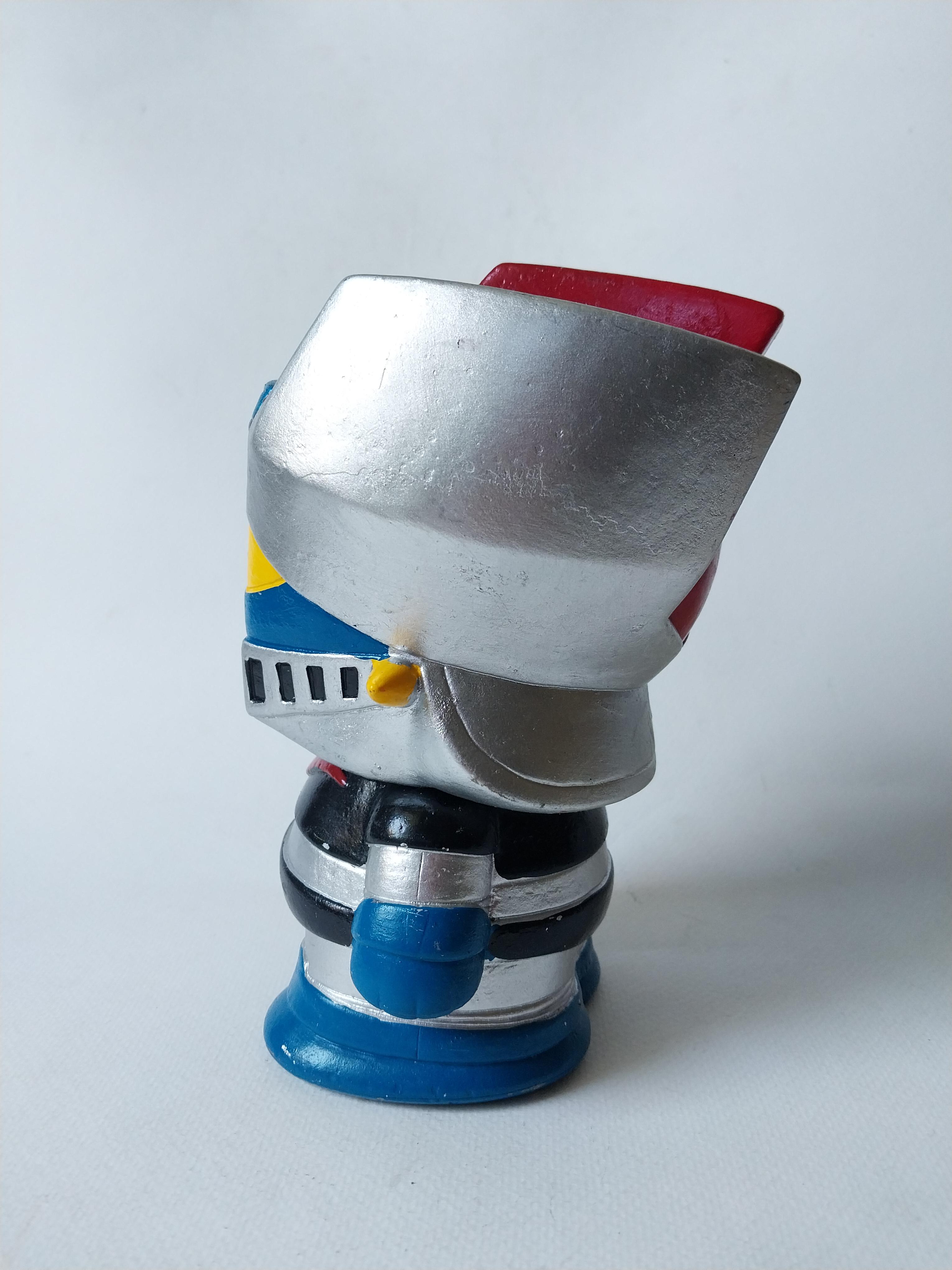 มีหลายภาพ,มีตำหนิ หุ่นแซด หุ่นz กระปุกออมสินงานซอฟแข็ง ชนาด 6นิ้ว