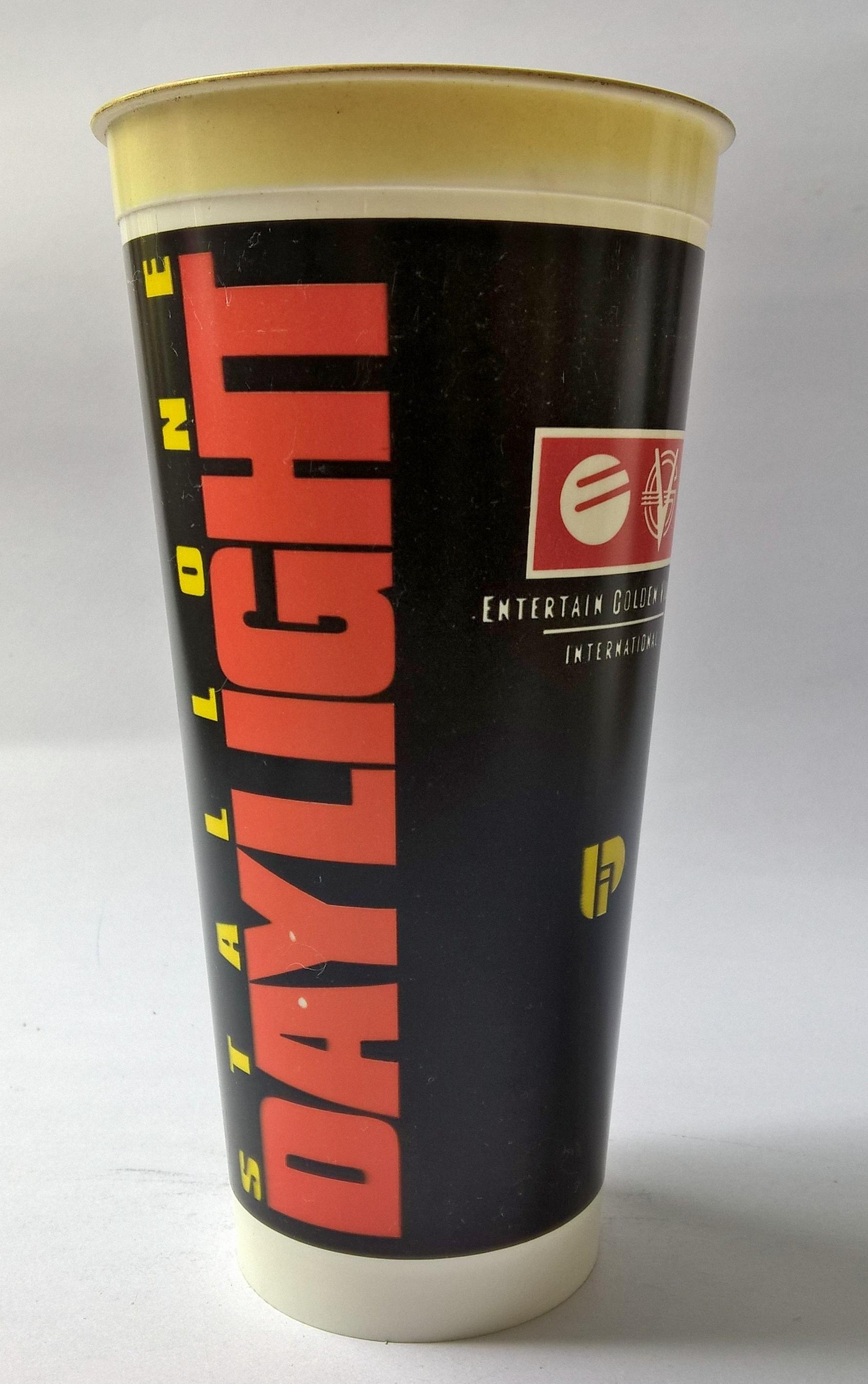 แก้วน้ำพลาสติกงานเก่า จากภาพยนต์เรื่อง เดย์ไลท์ ผ่านรกใต้โลก Hold Your Breath ,DAYLIGHT,นำแสดงโดย ซิลเวสเตอร์ สตอลโลน SYLVESTER STALLONE ของสะสมจาก EGV ของเก่า โปรดตรวจสอบทุกภาพ