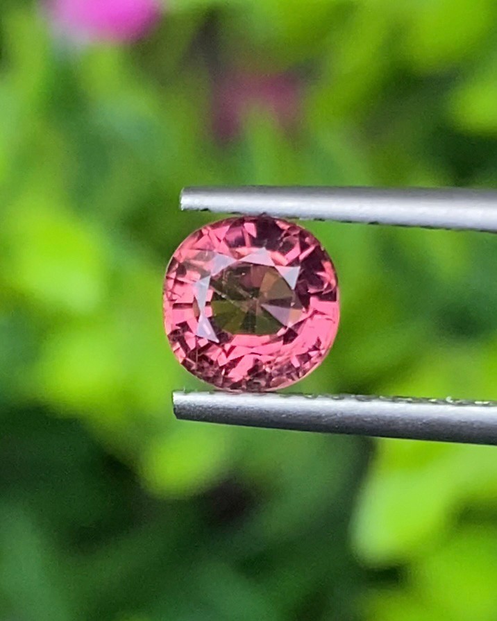 พลอย ทัวร์มาลีน Tourmaline 0.90 กะรัต (Cts.) พลอยแท้ อัญมณีมงคลประจําวันเกิด เครื่องประดับพลอย