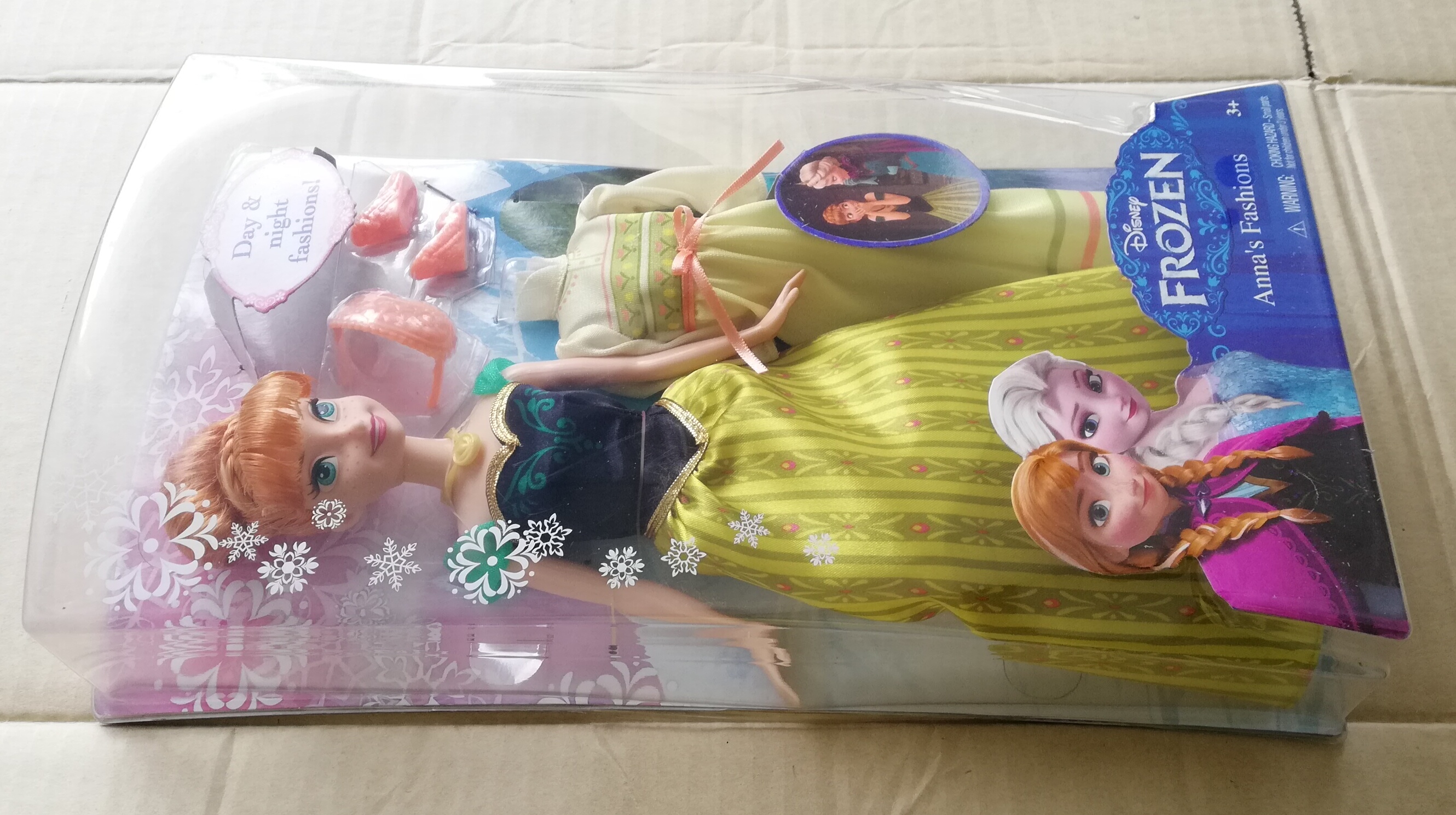 ของสะสมในแพ็ค Disney Princess, Princess Anna เจ้าหญิงดิสนีย์ เซ็ทเจ้าหญิงแอนนา พร้อมชุดกลางวัน กลางคืน จากการ์ตูนเรื่องโฟรเซ่นFrozenภาคแรก, ลิขสิทธิ์แมทเทลMattel