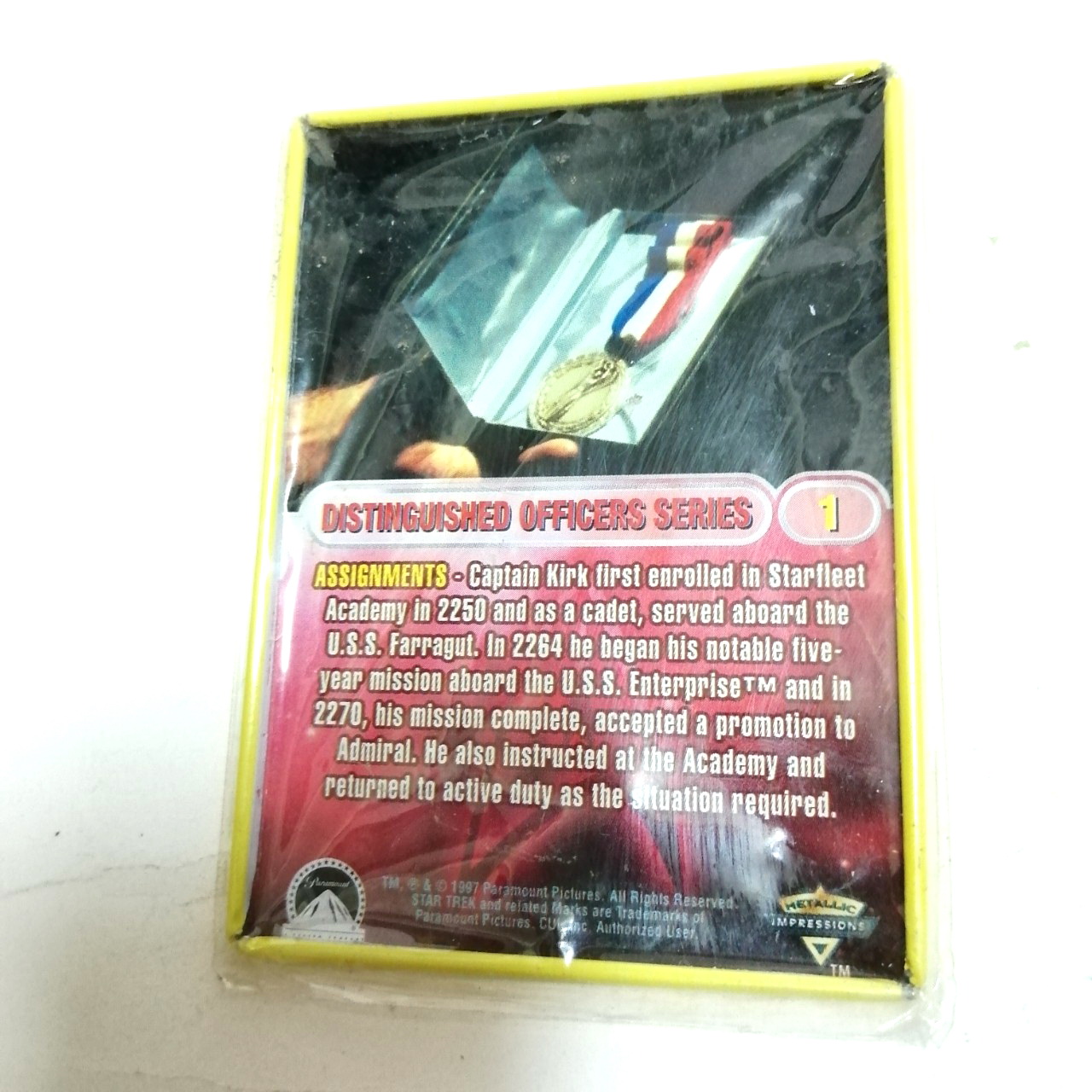 แผ่นสังกะสี รูป กัปตันเคิร์ก จากภาพยตร์สตาร์เทรค star trek จาก ชุดทีวีซีรีย์ 1968 งานเก่าหายาก สภาพดีมีพลาสติกหุ้ม ขายทั้งชุด4ใบไม่แยก