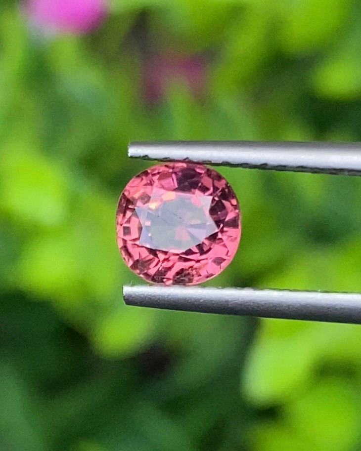 พลอย ทัวร์มาลีน Tourmaline 0.90 กะรัต (Cts.) พลอยแท้ อัญมณีมงคลประจําวันเกิด เครื่องประดับพลอย