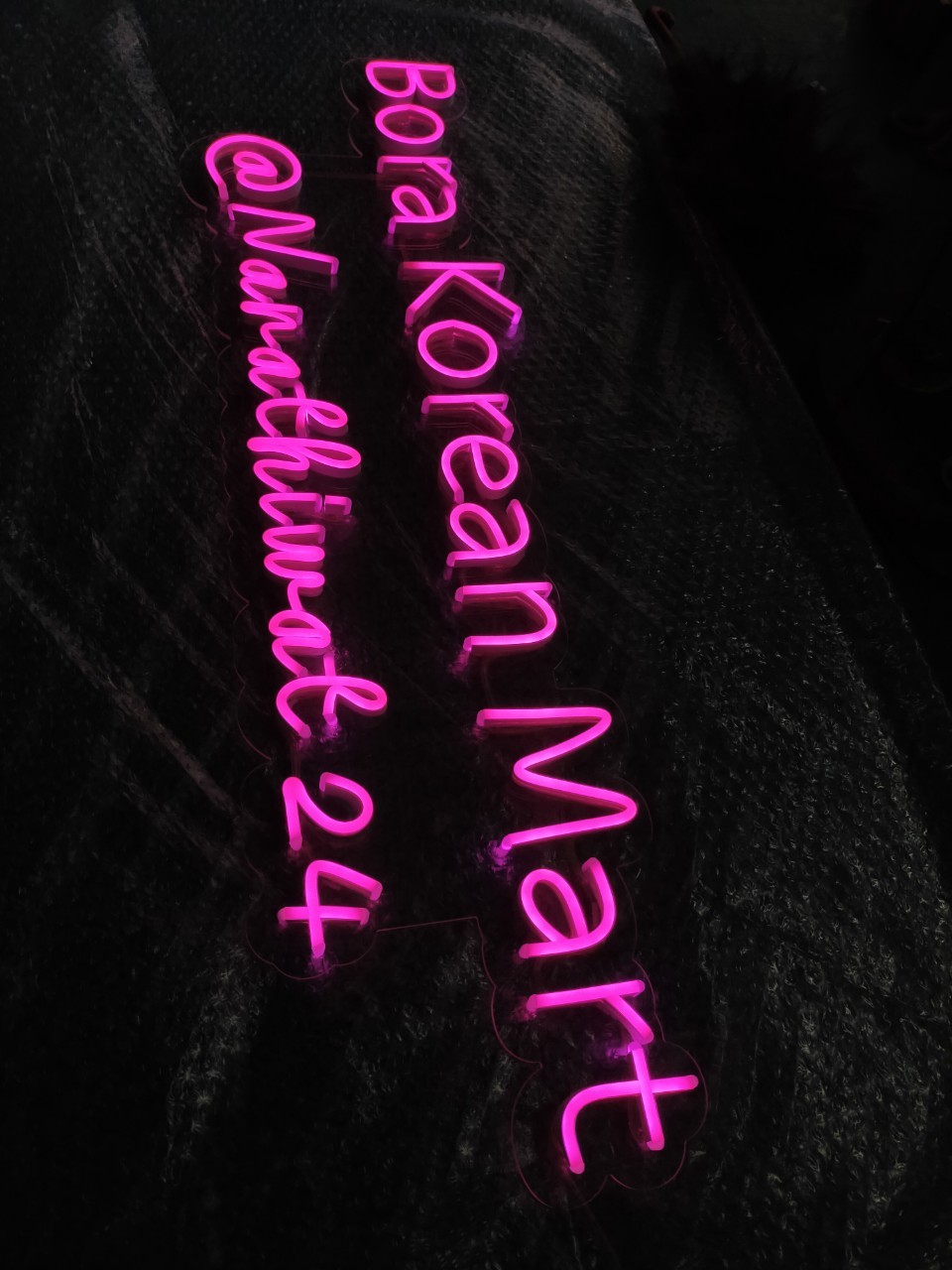 ไฟนีออน