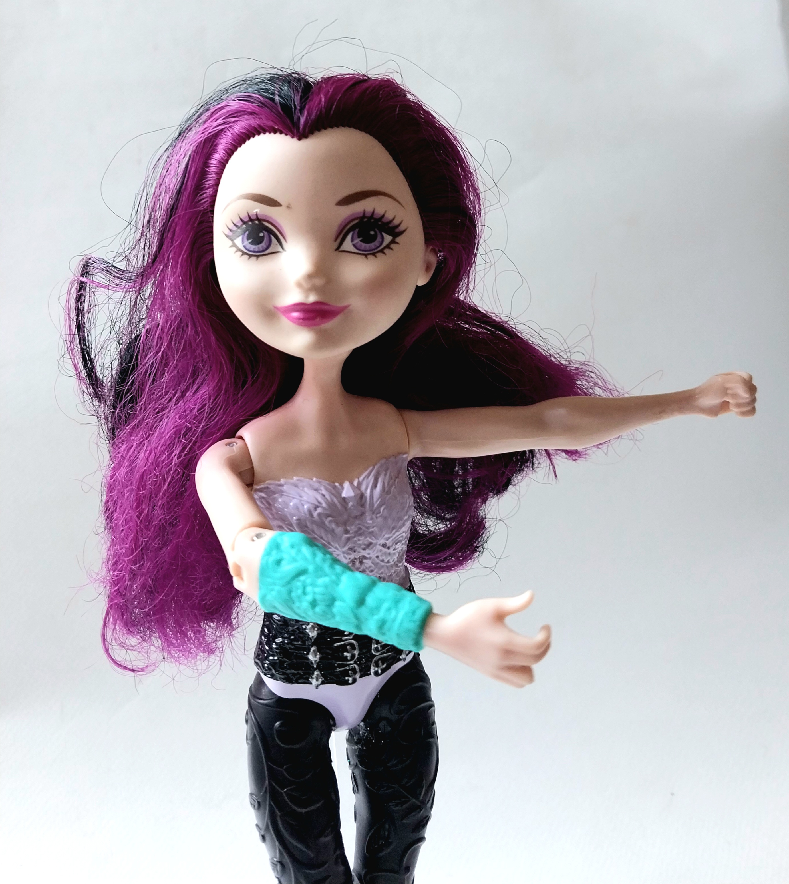 มีหลายภาพ,ตุ๊กตาเอฟเวอร์อาฟเตอร์ไฮข้อต่อ Ever After High ,Raven Queen Magic Arrow Dolls**ระบบกลไกแขนอยู่ด้านหลัง, ทำงานไม่ค่อยดี ,ผมหยาบ