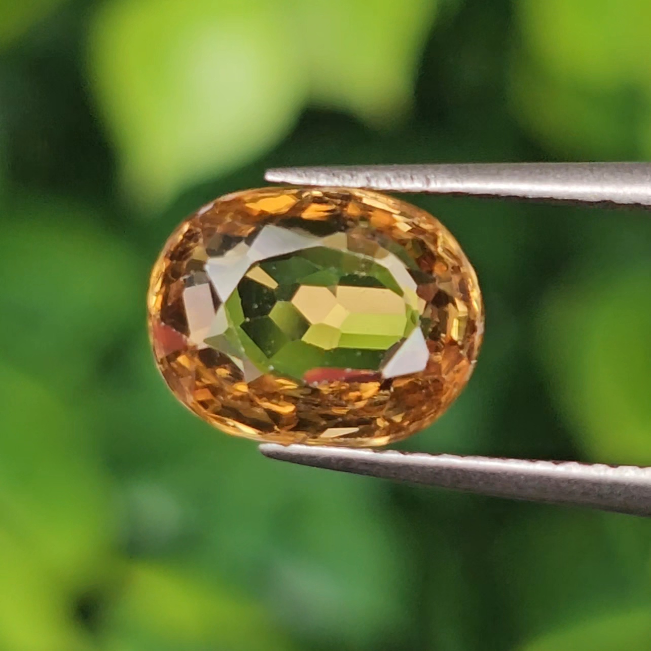 พลอย เพทาย (Zircon) 2.40 กะรัต (Cts.) พลอยแท้ อัญมณีมงคลประจําวันเกิด เครื่องประดับพลอย