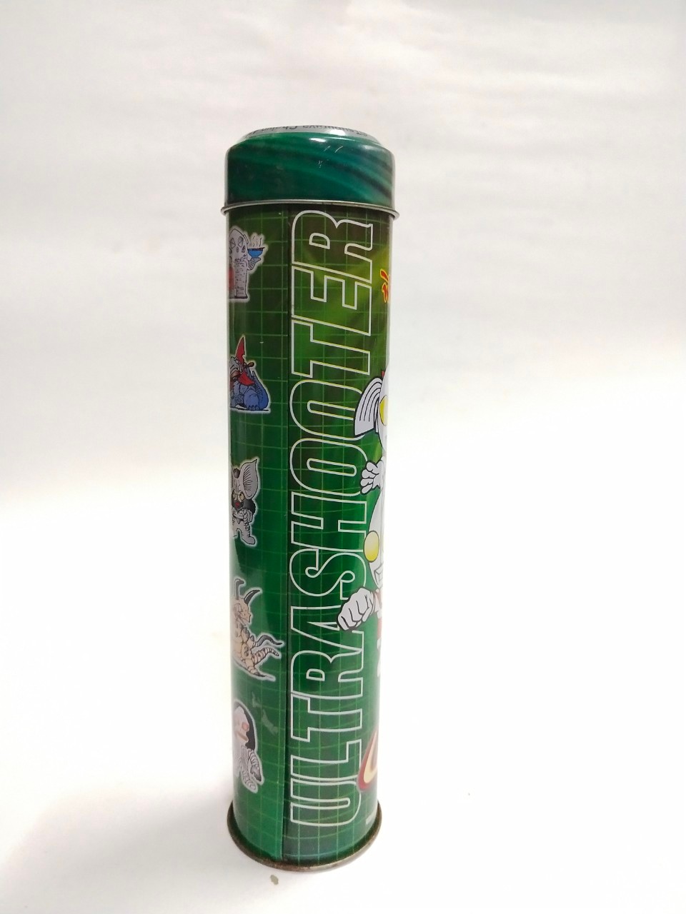 กล่องสังกะสีพิมพ์ลาย อุลตร้าแมนชูตเตอร์ จาก ปลาเส้นฟิชโช่ ขนาดตามรูป งานสะสมเก่าเก็บมือสองสภาพดี มีรอยบุบนิดหน่อย หายากแล้ว