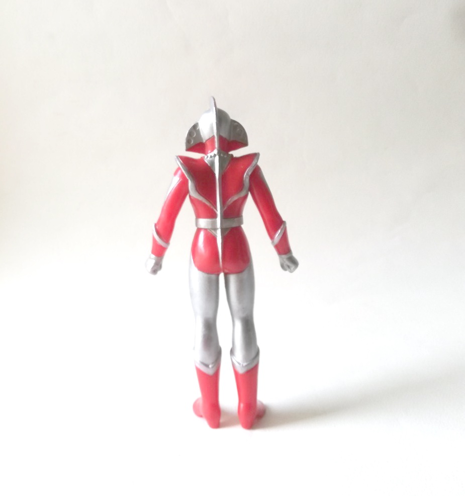 ซอฟ 6 - 6.5 นิ้ว ขนาดตามรูป อุลตร้าวูเมน เบธ 1ใน3อุลตร้าแมนอเมริกา ***ซ่อมสี