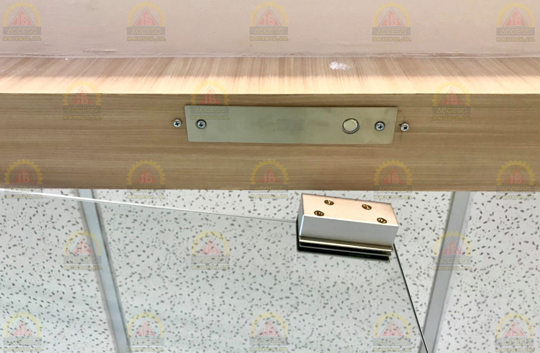 Frameless Bracket สำหรับประตูกระจกบานเปลือยล่าง ยี่ห้อ SOCA รุ่น BR-100C