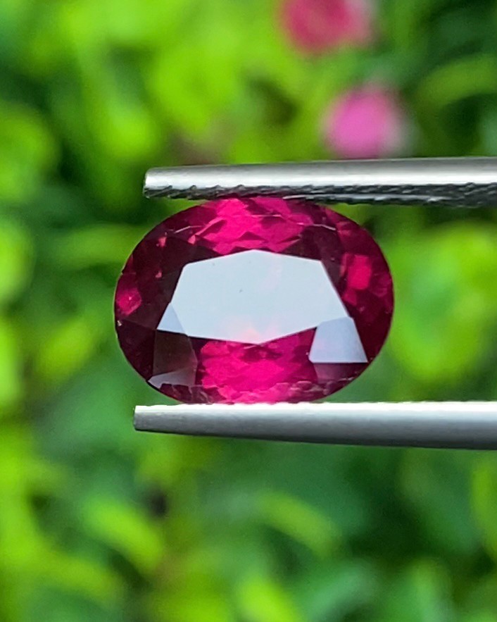 พลอย โรโดไลต์ กาเน็ท Rhodolite Garnet 4.025 กะรัต Cts.พลอยแท้ อัญมณีมงคลประจําวันเกิด เครื่องประดับพลอย