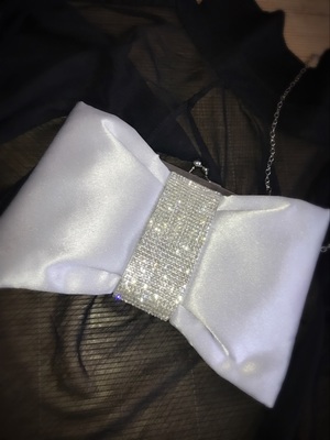 พร้อมส่ง Evening Clutch กระเป๋าออกงาน รูปโบว์ คาดเพชร สวยหรู