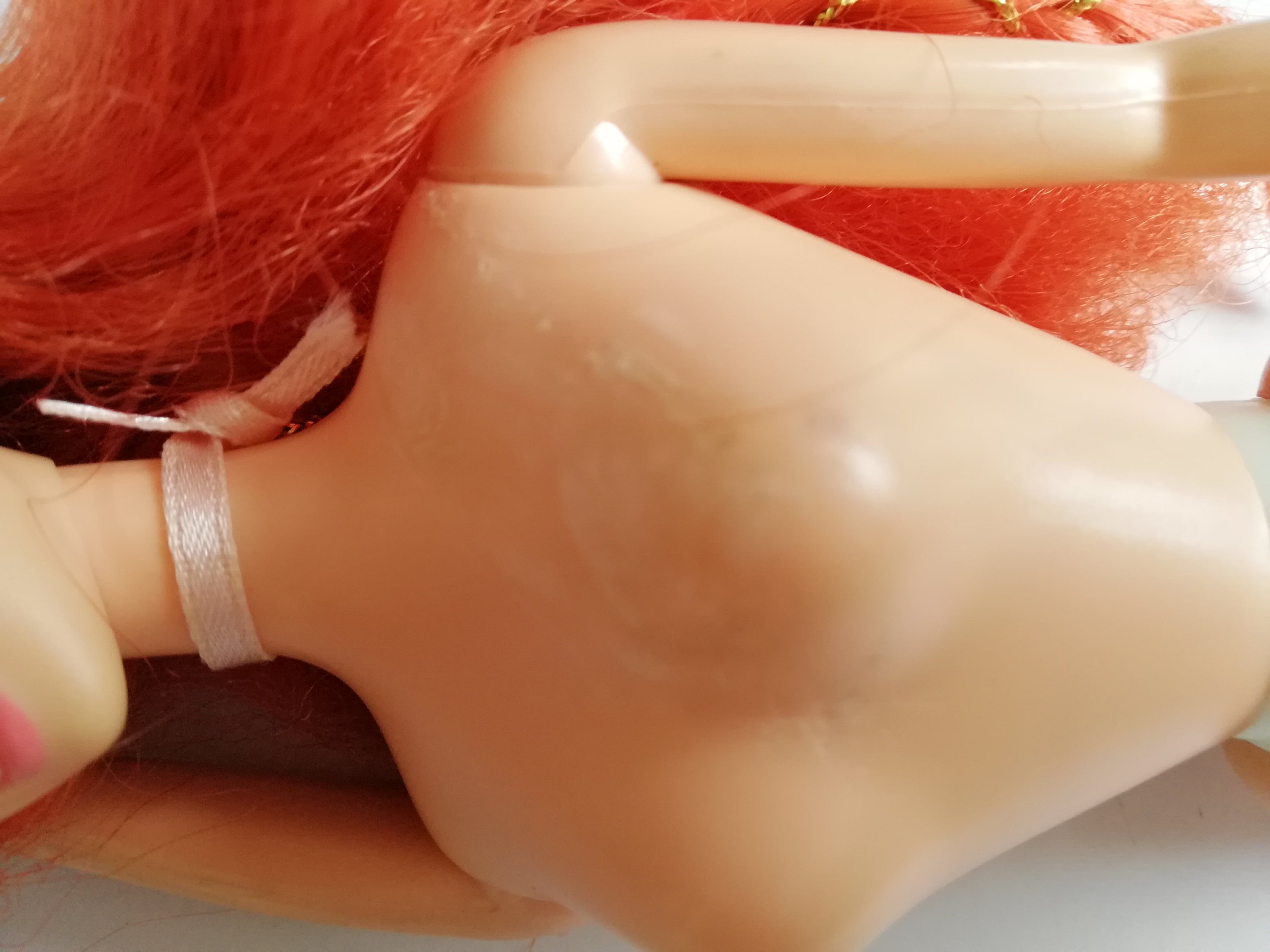 ตุ๊กตาเจ้าหญิงดิสนีย์ แอเรี่ยล ลิตเติ้ลเมอเมด โลโก้ Disney ที่ท้ายทอย Made in Chinaเจ้าหญิงดิสนีย์ Disney Priness เจ้าหญิงแอเรี่ยล** ผมแดงฟูตามภาพ มีตำหนิที่ผิวถลอกที่หน้าอกด้านซ้ายและหลัง