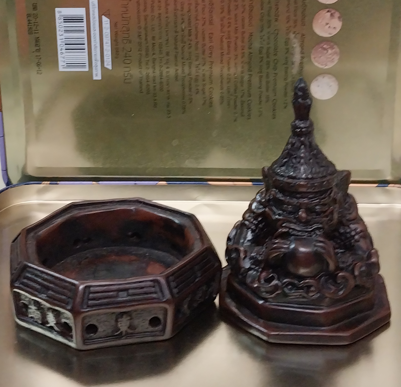 มีหลายภาพ,กล่องพระราหู ขนาดเส้นผ่าศูนย์กลาง ประมาณ 9 ซม. เป็นกล่องเปิดฝาได้ งานเรซิ่น ทำสีไม้