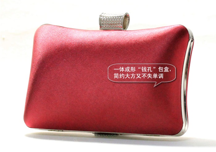 Pre-order กระเป๋าออกงาน Evening Clutch ทรงเก๋ คาดเพชร พร้อมสายสะพายสั้น/ยาว สวยหรู