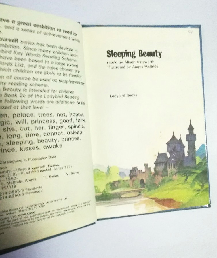 หนังสือนิยายภาพ ฉบับภาษาอังกฤษ "Read It Yourself, Sleeping Beauty" retold by Alison Ainsworth, Illustrated by Angus McBride ,Ladybird Books ***หนังสือมีตำหนิ ตามภาพ