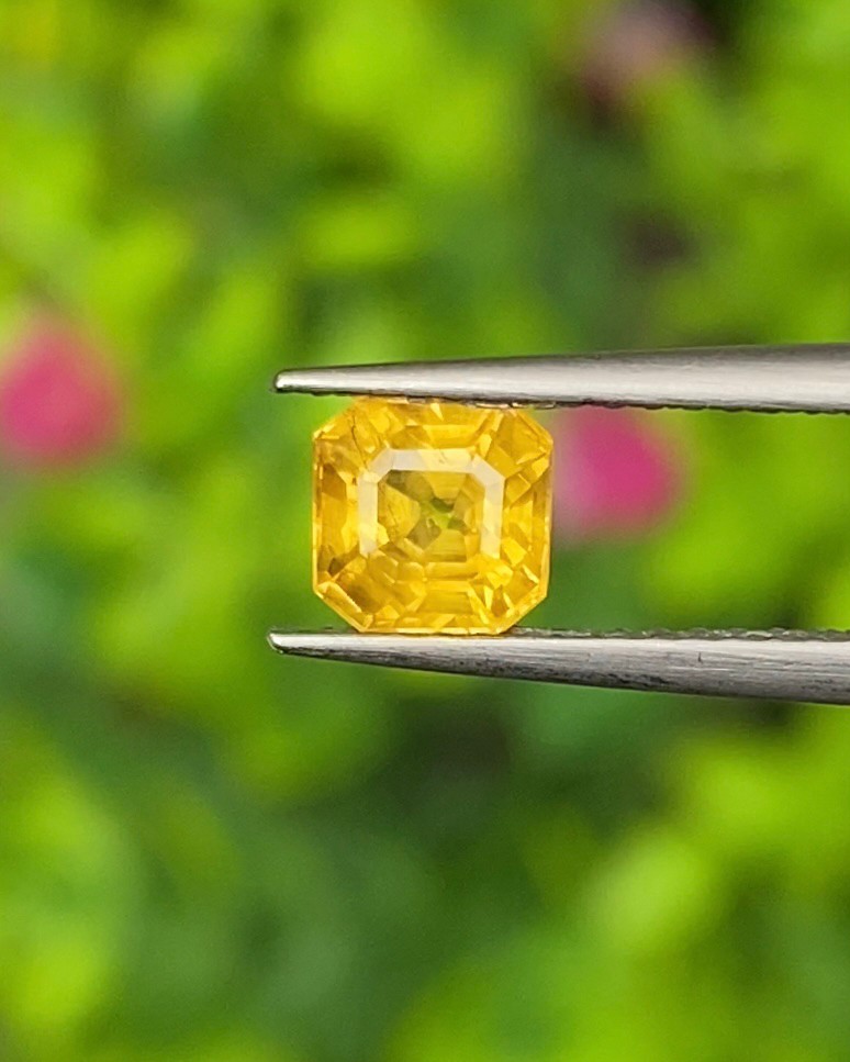 พลอย บุษราคัม Yellow Sapphire 0.99 กะรัต (Cts.) พลอยแท้ อัญมณีมงคลประจําวันเกิด เครื่องประดับพลอย