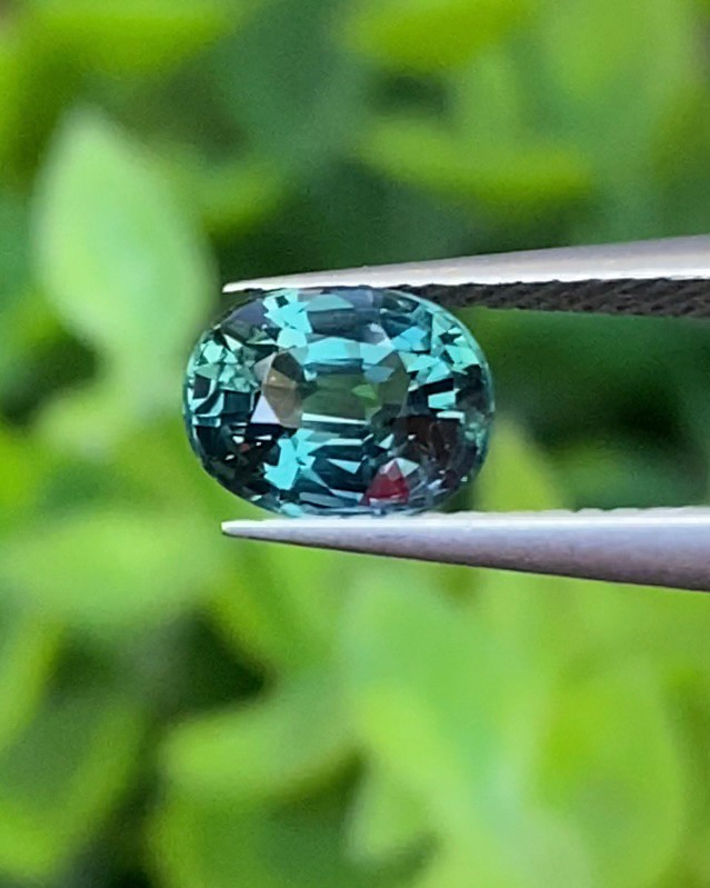 พลอย เขียวส่อง Green Sapphire 1.17 กะรัต (Cts.) ดิบ Unheated พลอยแท้ อัญมณีมงคลประจําวันเกิด เครื่องประดับพลอย