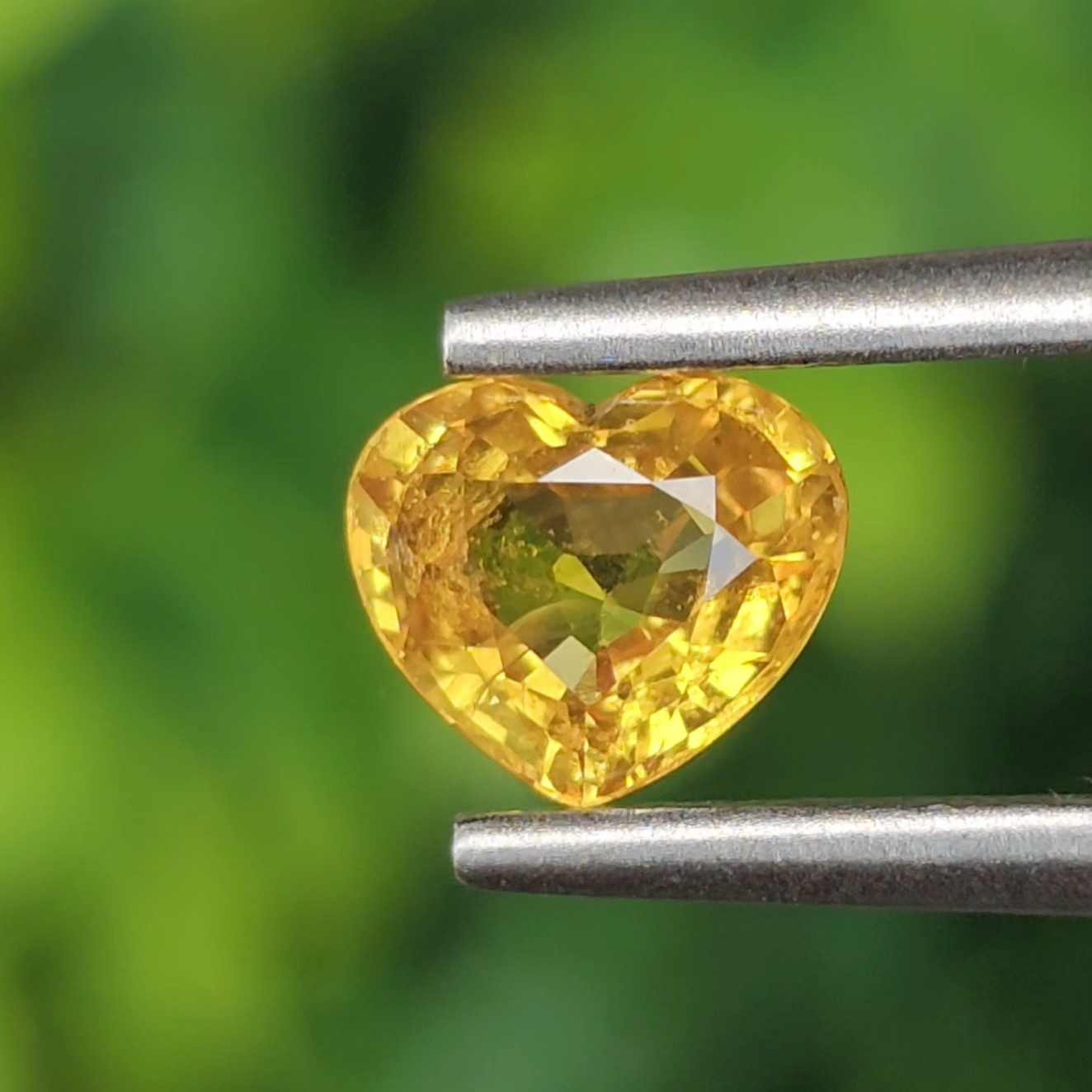 พลอย บุษราคัม yellow sapphire 0.85 กะรัต (Cts.) พลอยแท้ อัญมณีมงคลประจําวันเกิด เครื่องประดับพลอย