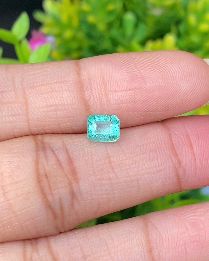 พลอย มรกต Natural Emerald แซมเบีย 0.87 กะรัต (Cts.) พลอยแท้ อัญมณีมงคลประจําวันเกิด เครื่องประดับพลอย