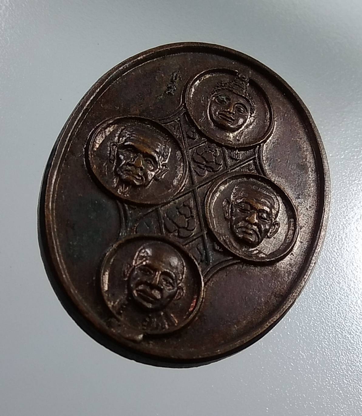 A1871 เหรียญบารมีแผ่นดิน หลังหนุมานเชิญธง หลวงพ่อเพี้ยน วัดเกริ่นกฐิน