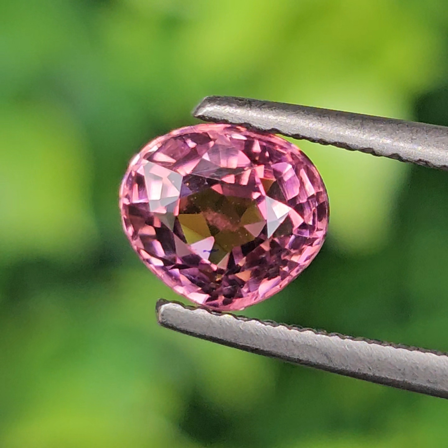 พลอย ชมพู ทัวร์มารีน (Pink Tourmaline) 1.34 กะรัต (Cts.) อัญมณีมงคลประจําวันเกิด เครื่องประดับพลอย