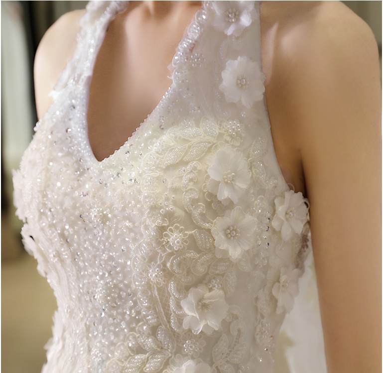 ชุดแต่งงาน คล้องคอ หางยาว เชือกผูกหลัง