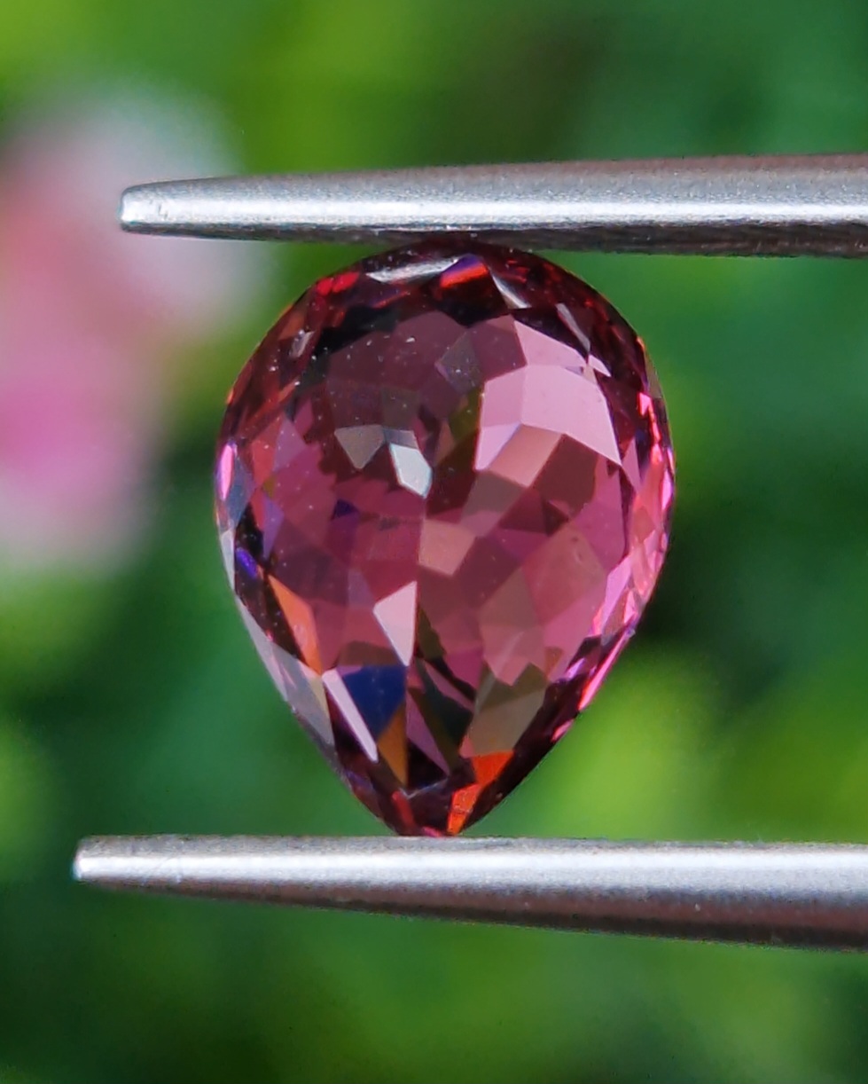 พลอย ชมพู พิ้งค์ ทัวร์มารีน (Pink Tourmaline) 2.72 กะรัต (Cts.) อัญมณีมงคลประจําวันเกิด เครื่องประดับพลอย