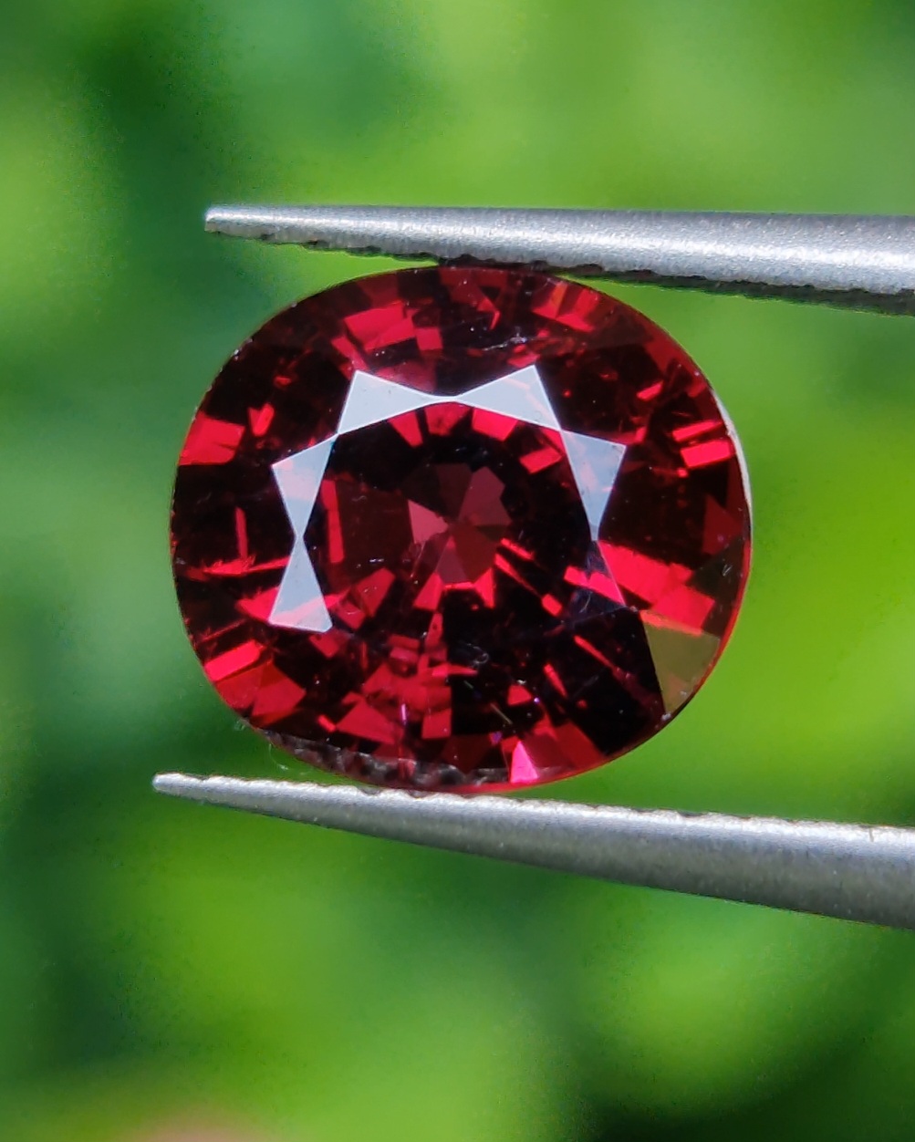 พลอย โรโดไลต์ กาเน็ท Rhodolite Garnet 2.49 กะรัต Cts.พลอยแท้ อัญมณีมงคลประจําวันเกิด เครื่องประดับพลอย