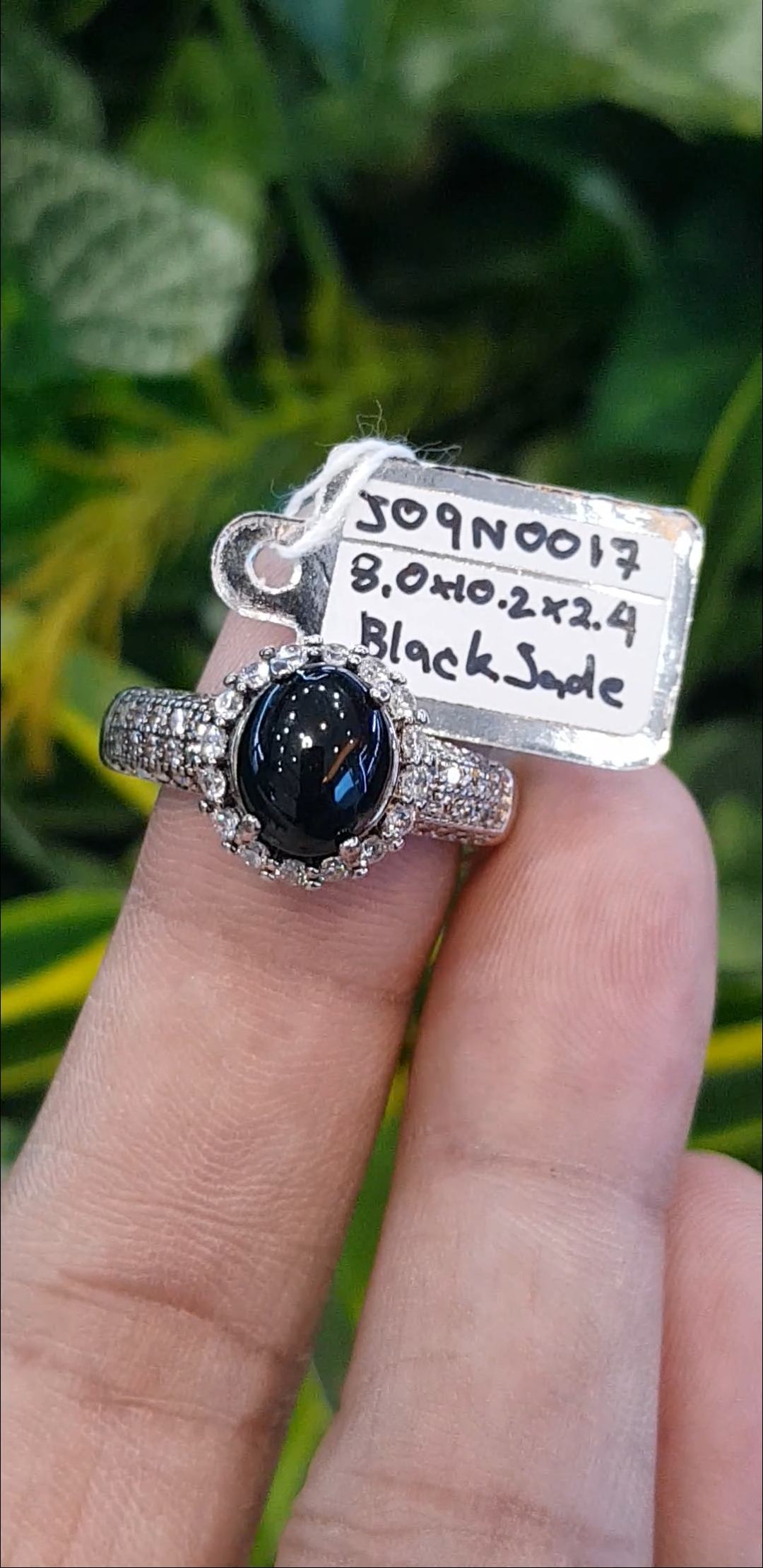 หยก พม่า แท้ Jade แหวนหยก หยกดำ ส่องเขียว (Black jadeite) 1.59 กะรัต (Cts.) Size 60 ดิบ ไม่ผ่านการปรับปรุง (Type A) พม่า (Myanmar)