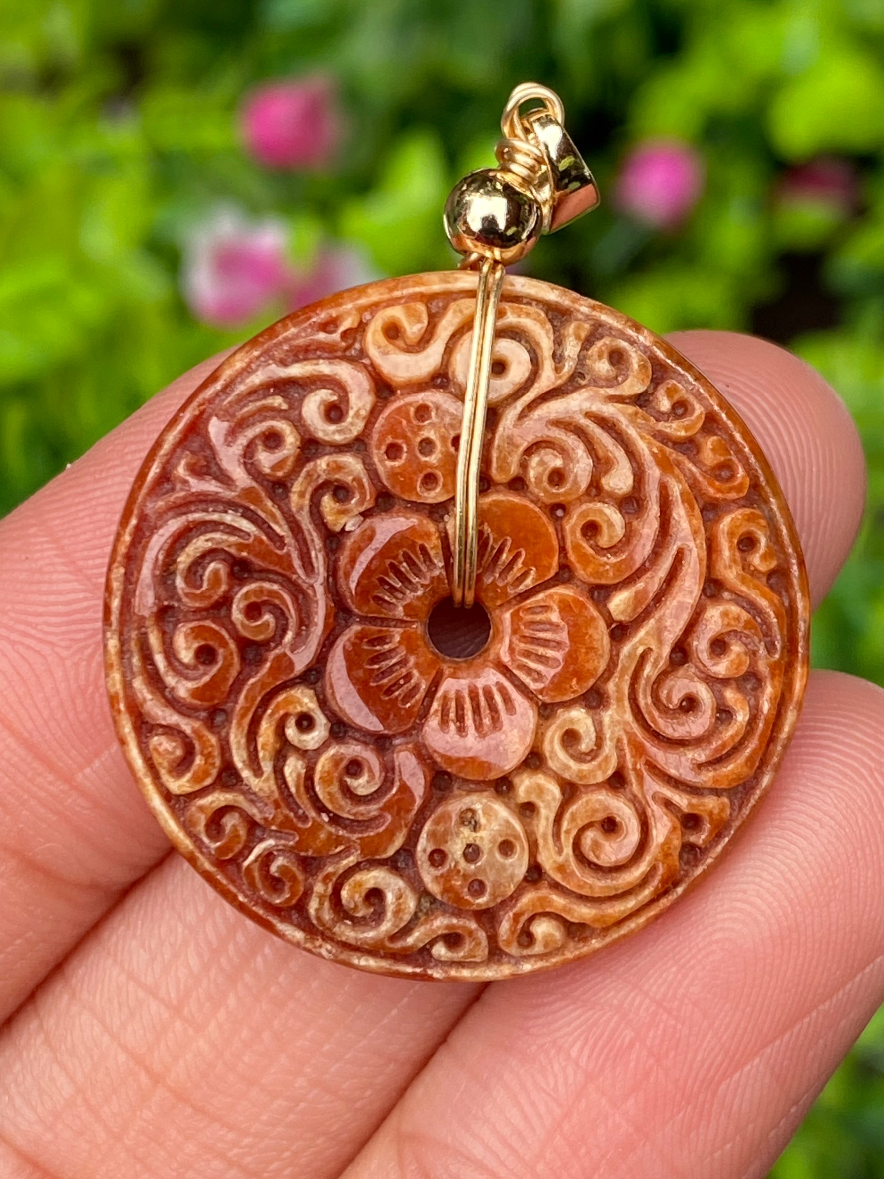 หยก พม่า แท้ Jade จี้โดนัทหยก แกะลาย (Curving Bi-disc jadeite) พม่า (Myanmar) 36.16 กะรัต (Cts.)