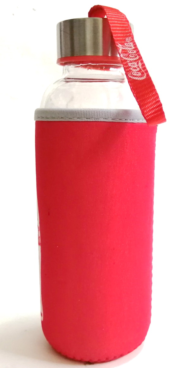 ของสะสม ขวดแก้วพร้อมถุงจับกันเย็นสีแดงพิมพ์ลาย โค้กพร้อมสายหิ้วสีแดง COKE