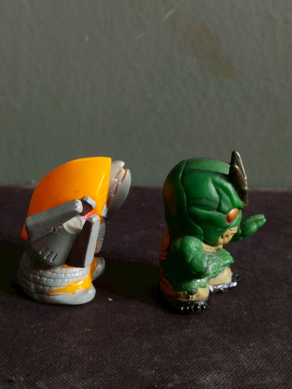 มีหลายภาพ ตุ๊กตาสวมนิ้ว สัตว์ประหลาดบัลตั้น และ ไรเดอร์ชิน