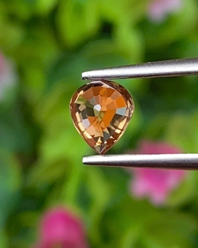 พลอย เพทาย (Zircon) 1.07 กะรัต (Cts.) พลอยแท้ อัญมณีมงคลประจําวันเกิด เครื่องประดับพลอย