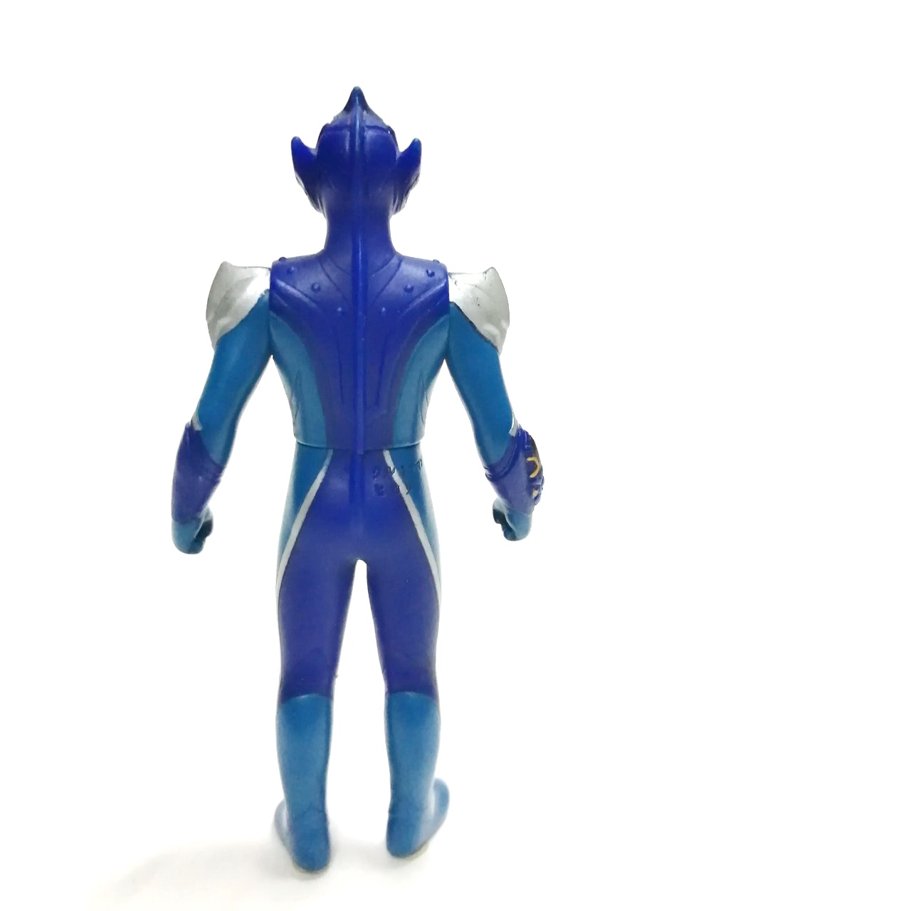 ซอฟ 4 นิ้ว อุลตร้าแมนฮิคาริ จากอุลตร้าแมน เมบิอุส มีรอยบ้าง ขนาดตามรูป