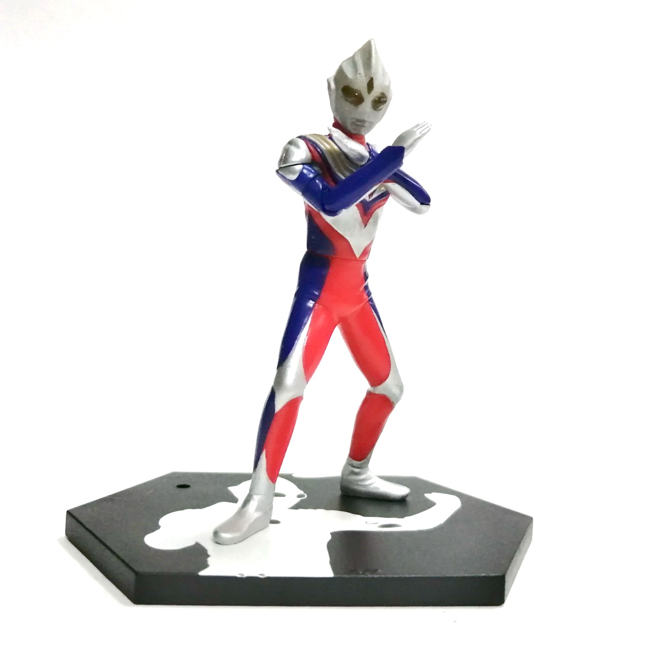 กาชาปอง ดิจิตอลเกรด ขยับแขนได้ อุลตร้าแมนทีก้า ขนาด 3 นิ้ว แขนมีข้อต่อ ขยับเปลี่ยนท่าได้ ***ตำหนิที่ฐาน