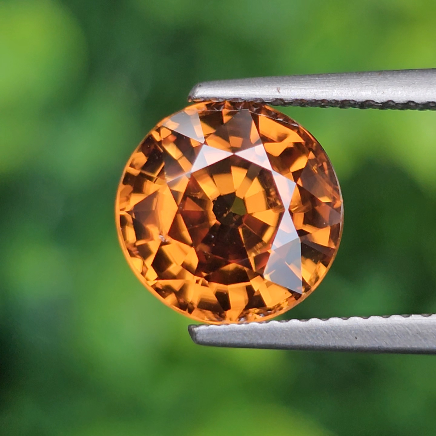 พลอย เพทาย (Zircon) 4.98 กะรัต (Cts.) พลอยแท้ อัญมณีมงคลประจําวันเกิด เครื่องประดับพลอย